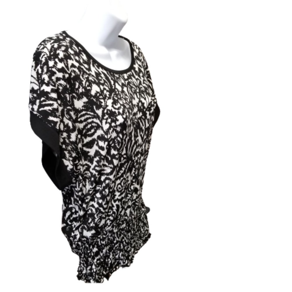 Alfani Floral Pullover Top Round Neckline Short Sleeves Black White Print Small - Picture 3 of 13